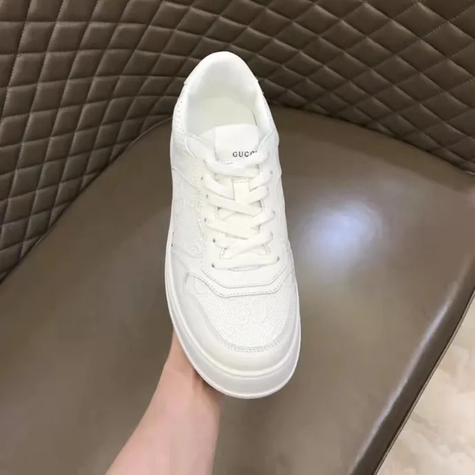 P380 new men's shoes GUCCI [Lightning] latest shoes are shipped. Original quality, fashionable, made of special materials, sheepskin lining, brand new packaging. The foot feels super comfortable and the workmanship is impeccable. Size: 38-45